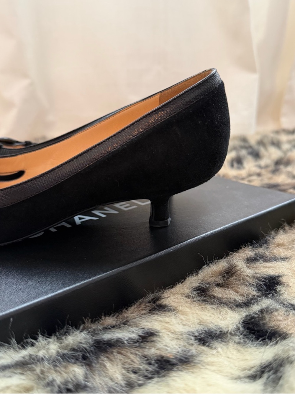 CHANEL Black Pointed Toe Kitten Heels size 37.5 black and gold - Picture 12 of 13